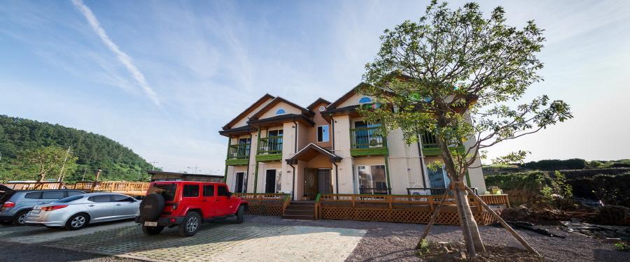 Red Windmill Pension Jeju Ngoại thất bức ảnh