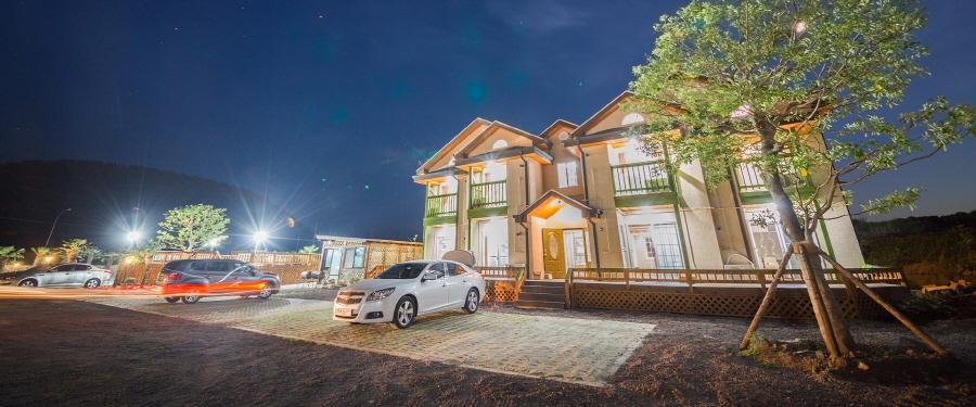 Red Windmill Pension Jeju Ngoại thất bức ảnh
