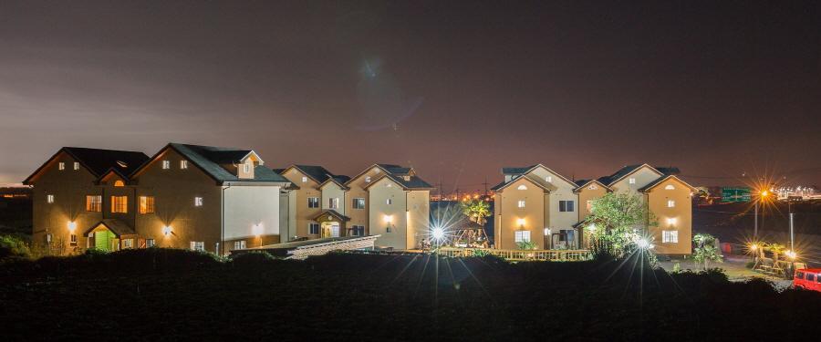 Red Windmill Pension Jeju Ngoại thất bức ảnh