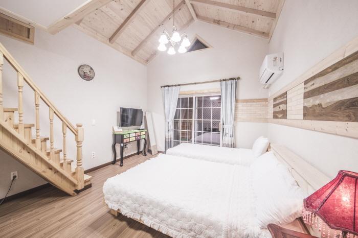Red Windmill Pension Jeju Ngoại thất bức ảnh