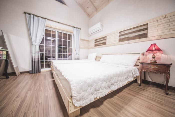 Red Windmill Pension Jeju Ngoại thất bức ảnh