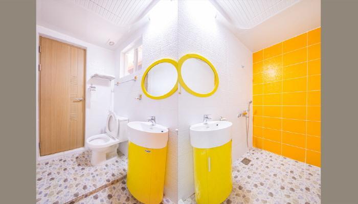 Red Windmill Pension Jeju Ngoại thất bức ảnh