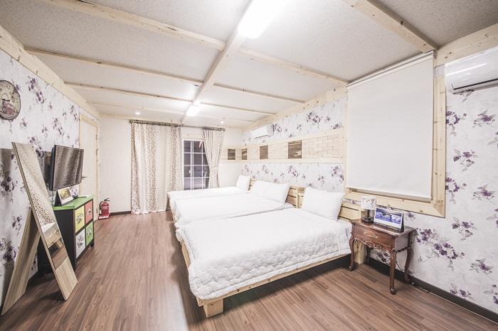 Red Windmill Pension Jeju Ngoại thất bức ảnh